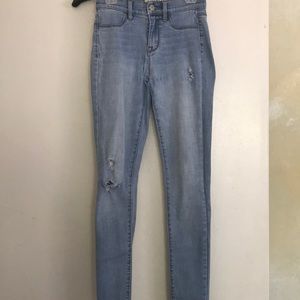 🍁PacSun High-waisted Ripped Jeans